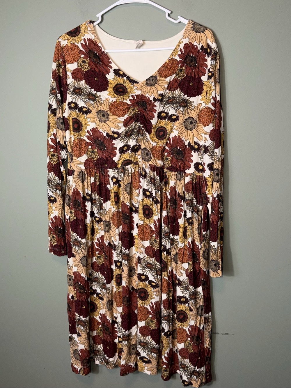 Kate Quinn Women’s Floral V-Neck Long Sleeve Dress in Cream and Rust Bamboo XXL